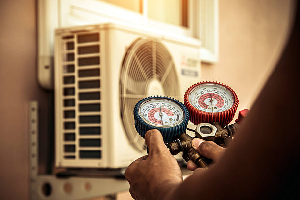 Professional Air Conditioning Service technician working in Saint Bonifacius, MN